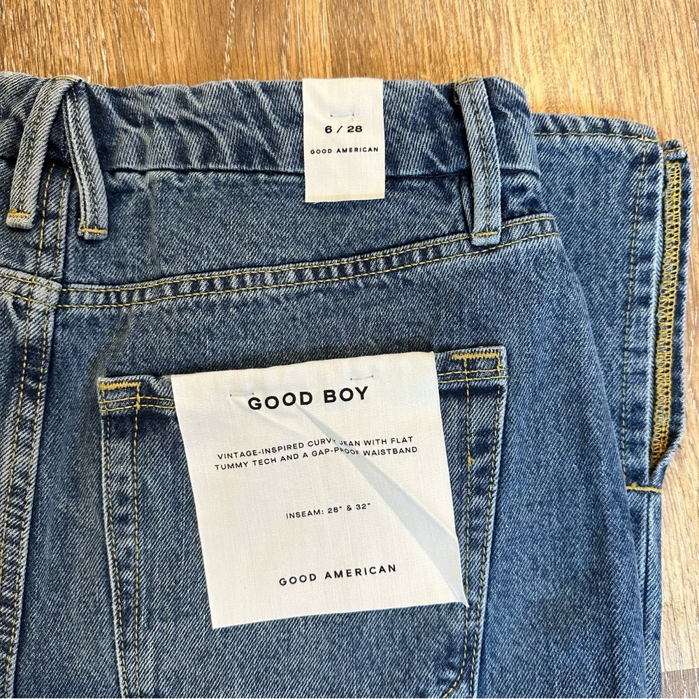 Good American Light Wash Jeans - Picture 2 of 5